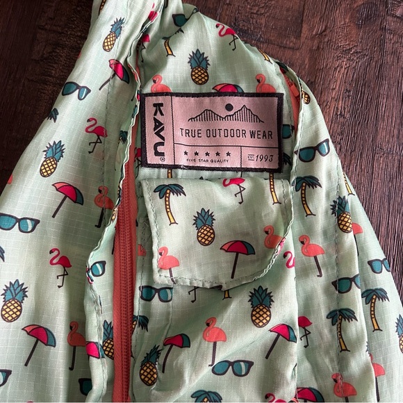 Kavu True Outdoor Wear Crossbody Sling Shoulder Messenger Bag - Picture 2 of 4